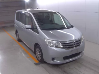Nissan SERENA  с аукциона в Японии