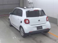 Smart FORFOUR лот № 4070 оценка 4  с аукциона в Японии 1
