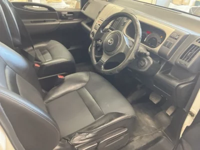 Nissan SERENA  с аукциона в Японии