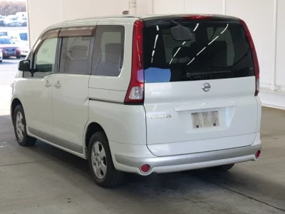 Nissan SERENA  с аукциона в Японии