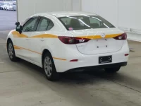 Mazda AXELA лот № 2042 оценка 4  с аукциона в Японии 1