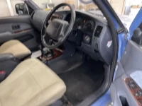 Toyota HILUX SURF лот № 5523 оценка 3  с аукциона в Японии 3