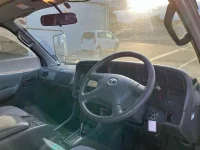 Toyota HIACE VAN лот № 70248 оценка R  с аукциона в Японии 2