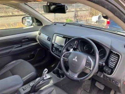 Mitsubishi OUTLANDER PHEV