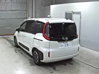Toyota SIENTA лот № 3001 оценка 4.5  с аукциона в Японии 1