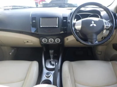 Mitsubishi OUTLANDER  с аукциона в Японии