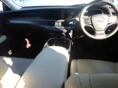 Lexus LS  с аукциона в Японии