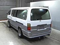 Toyota HIACE VAN лот № 9326 оценка R  с аукциона в Японии 1
