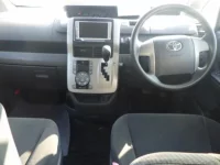 Toyota NOAH лот № 2139 оценка R  с аукциона в Японии 2