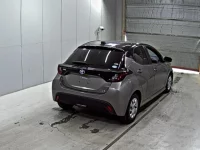 Toyota YARIS лот № 3049 оценка 4  с аукциона в Японии 4