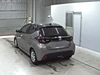 Toyota YARIS лот № 3049 оценка 4  с аукциона в Японии 1