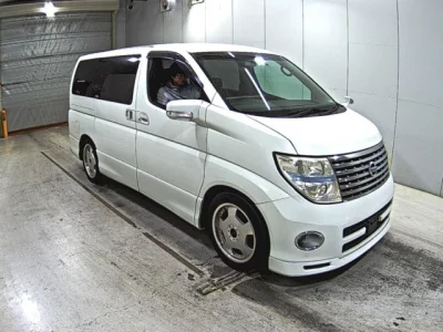 Nissan ELGRAND  с аукциона в Японии