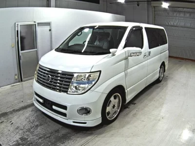 Nissan ELGRAND  с аукциона в Японии