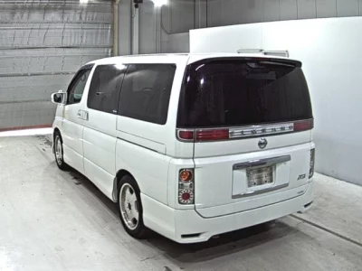 Nissan ELGRAND  с аукциона в Японии