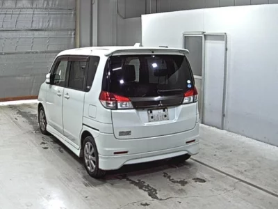 Mitsubishi DELICA D2