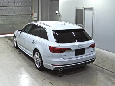 Audi A4  с аукциона в Японии