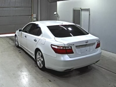 Lexus LS