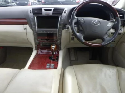 Lexus LS  с аукциона в Японии