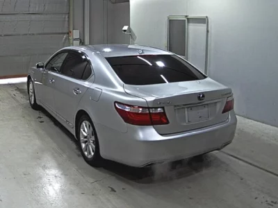 Lexus LS  с аукциона в Японии