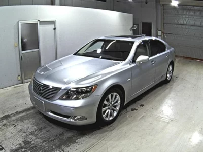 Lexus LS  с аукциона в Японии