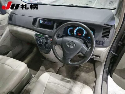 Toyota ISIS
