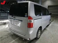 Toyota NOAH лот № 81 оценка R  с аукциона в Японии 1