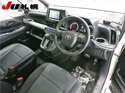 Toyota NOAH  с аукциона в Японии