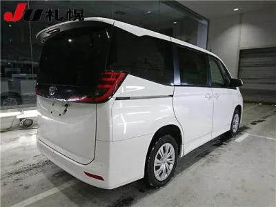 Toyota NOAH  с аукциона в Японии