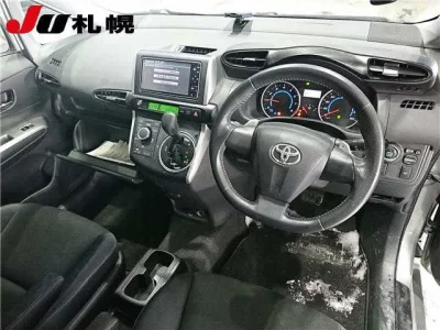 Toyota WISH  с аукциона в Японии