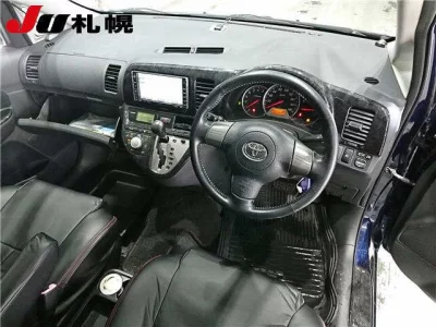 Toyota WISH  с аукциона в Японии