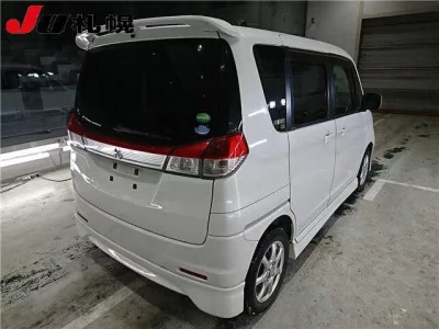 Mitsubishi DELICA D2