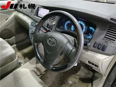 Toyota ISIS