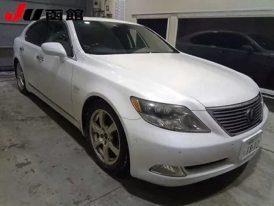 Lexus LS  с аукциона в Японии
