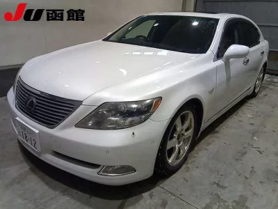 Lexus LS  с аукциона в Японии