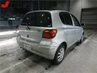 Toyota VITZ лот № 246 оценка R  с аукциона в Японии 1