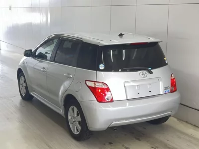 Toyota IST  с аукциона в Японии