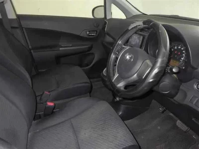 Toyota RACTIS  с аукциона в Японии