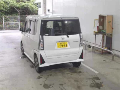 Daihatsu TANTO  с аукциона в Японии