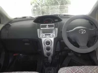 Toyota VITZ лот № 205 оценка 3  с аукциона в Японии 5