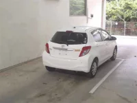 Toyota VITZ лот № 245 оценка 3.5  с аукциона в Японии 4