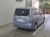 Toyota VOXY лот № 261 оценка 3  с аукциона в Японии 4