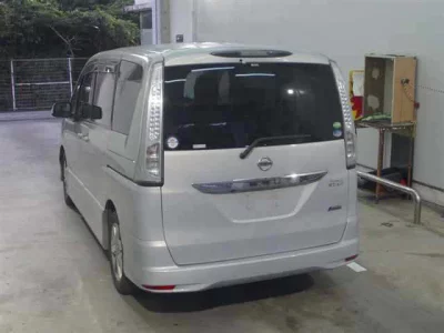 Nissan SERENA  с аукциона в Японии