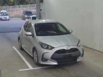 Toyota YARIS  с аукциона в Японии