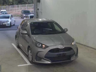 Toyota YARIS  с аукциона в Японии