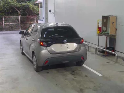 Toyota YARIS  с аукциона в Японии