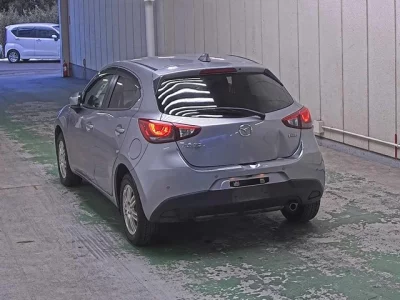 Mazda DEMIO  с аукциона в Японии