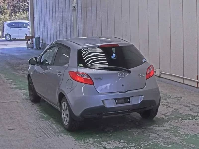 Mazda DEMIO  с аукциона в Японии