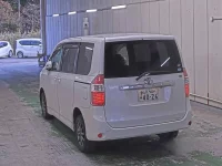 Toyota NOAH лот № 6244 оценка 3  с аукциона в Японии 1
