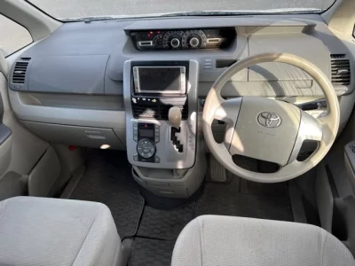 Toyota NOAH  с аукциона в Японии