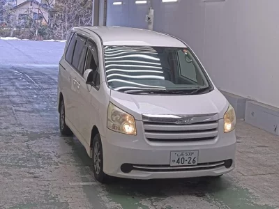 Toyota NOAH  с аукциона в Японии